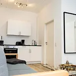 - Box Spring Bed - 5 Sleeping Places - 3 Tvs - Kitchen -wifi 아파트 브레멘