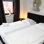 - Box Spring Bed - 5 Sleeping Places - 3 Tvs - Kitchen -wifi アパート *