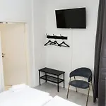 - Box Spring Bed - 5 Sleeping Places - 3 Tvs - Kitchen -wifi