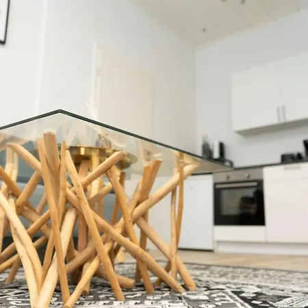 - Box Spring Bed - 5 Sleeping Places - 3 Tvs - Kitchen -wifi Apartamento *