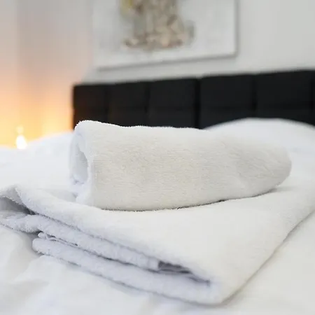 - Box Spring Bed - 5 Sleeping Places - 3 Tvs - Kitchen -wifi * Bremen