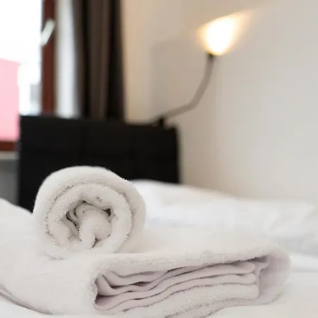 - Box Spring Bed - 5 Sleeping Places - 3 Tvs - Kitchen -wifi