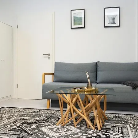 Apartment - Box Spring Bed - 5 Sleeping Places - 3 Tvs - Kitchen -wifi *