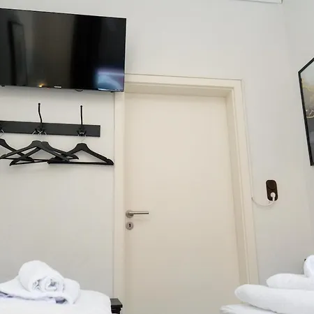 - Box Spring Bed - 5 Sleeping Places - 3 Tvs - Kitchen -wifi Apartment