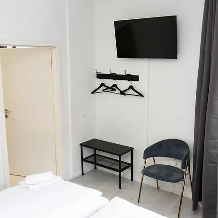 - Box Spring Bed - 5 Sleeping Places - 3 Tvs - Kitchen -wifi