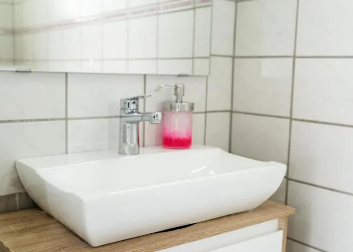 Apartment - Box Spring Bed - 5 Sleeping Places - 3 Tvs - Kitchen -wifi