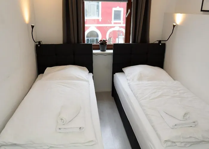 Appartement - Box Spring Bed - 5 Sleeping Places - 3 Tvs - Kitchen -wifi *