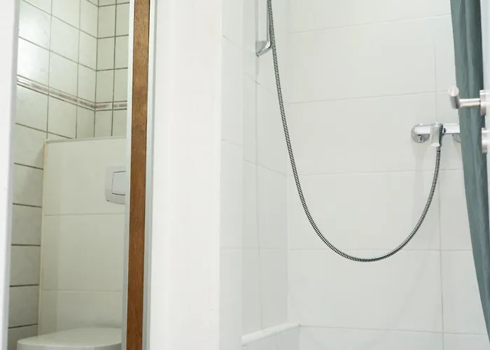 - Box Spring Bed - 5 Sleeping Places - 3 Tvs - Kitchen -wifi Apartamento Bremen